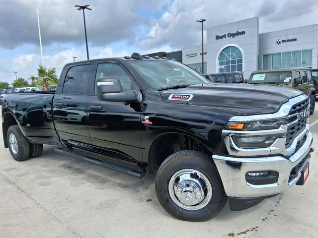 2026 RAM Ram 3500 RAM 3500 TRADESMAN CREW CAB 4X4 8 BOX