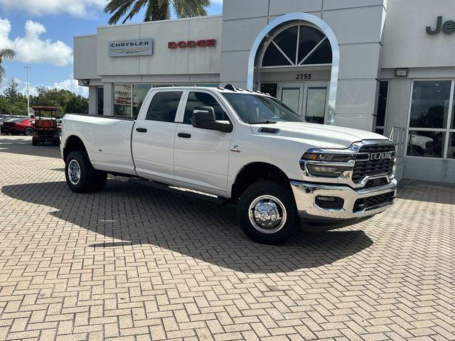 2026 RAM Ram 3500 RAM 3500 TRADESMAN CREW CAB 4X4 8 BOX