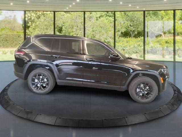 2026 Jeep Grand Cherokee GRAND CHEROKEE LAREDO ALTITUDE 4X4 2026 Jeep Grand Cherokee GRAND CHEROKEE LAREDO ALTITUDE 4X4