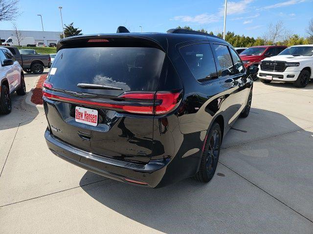 2026 Chrysler Pacifica Limited AWD
