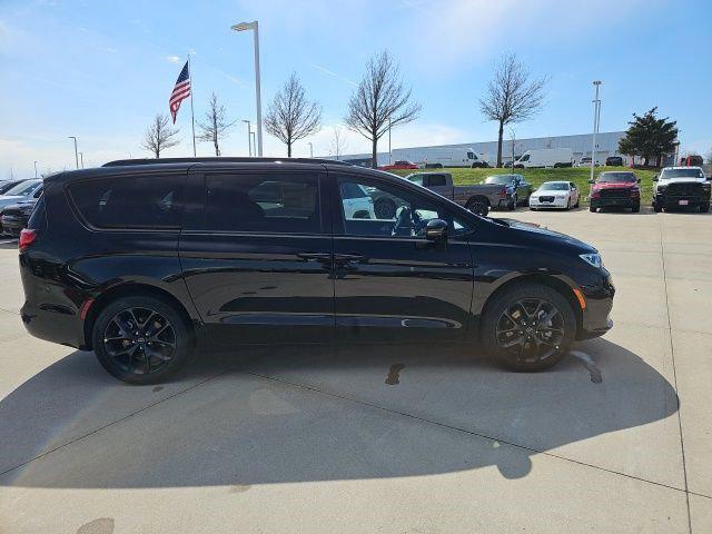 2026 Chrysler Pacifica Limited AWD