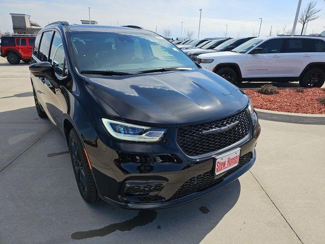 2026 Chrysler Pacifica Limited AWD