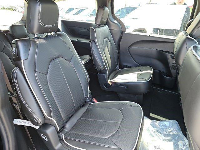 2026 Chrysler Pacifica Limited AWD