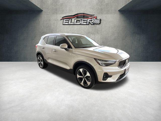 2024 Volvo XC40 B5 Plus Bright Theme