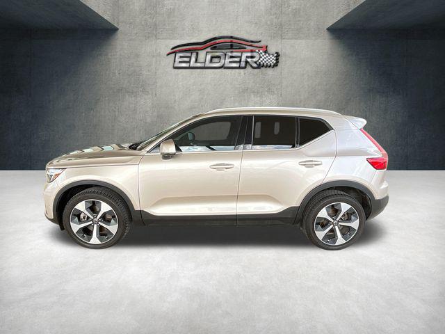 2024 Volvo XC40 B5 Plus Bright Theme