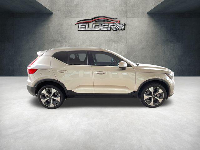 2024 Volvo XC40 B5 Plus Bright Theme