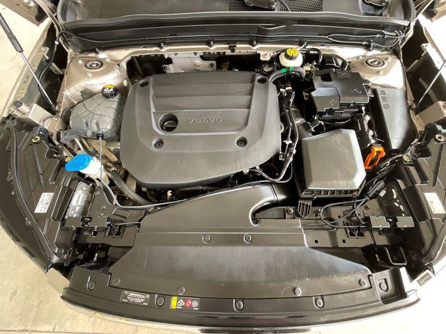 2024 Volvo XC40 B5 Plus Bright Theme