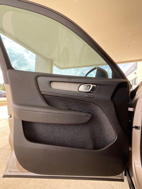 2024 Volvo XC40 B5 Plus Bright Theme