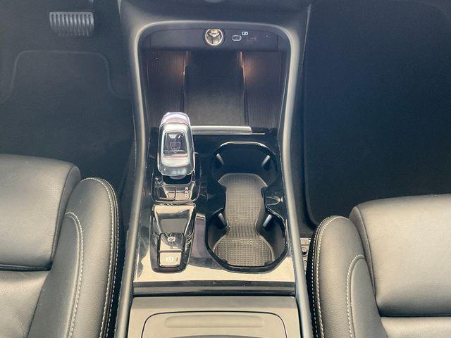 2024 Volvo XC40 B5 Plus Bright Theme
