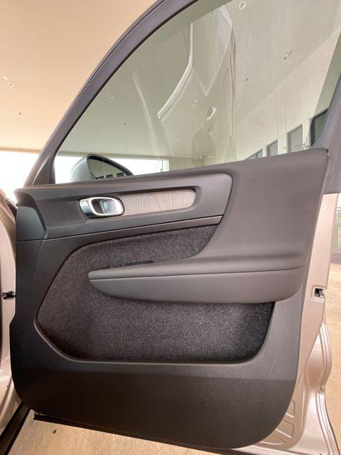 2024 Volvo XC40 B5 Plus Bright Theme