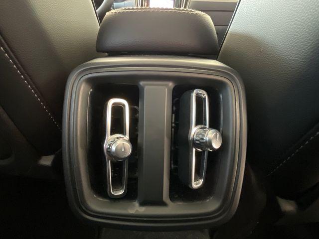 2024 Volvo XC40 B5 Plus Bright Theme