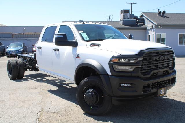 2026 RAM 5500 Chassis RAM 5500 TRADESMAN CHASSIS CREW CAB 4X4 84 CA