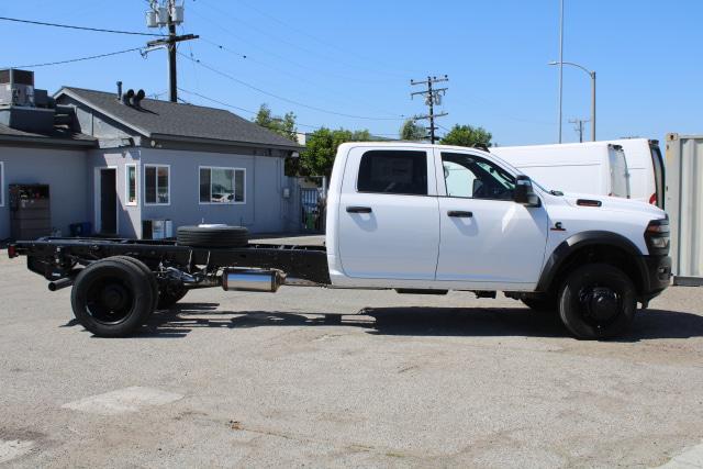 2026 RAM 5500 Chassis RAM 5500 TRADESMAN CHASSIS CREW CAB 4X4 84 CA