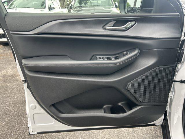 2026 Jeep Grand Cherokee Altitude 4x2