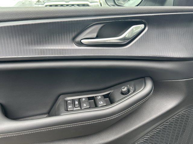 2026 Jeep Grand Cherokee Altitude 4x2