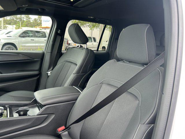 2026 Jeep Grand Cherokee Altitude 4x2