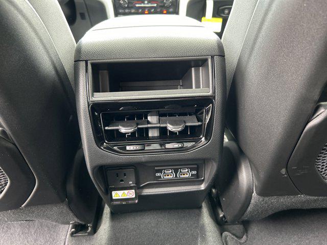 2026 Jeep Grand Cherokee Altitude 4x2