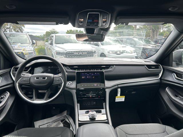 2026 Jeep Grand Cherokee Altitude 4x2