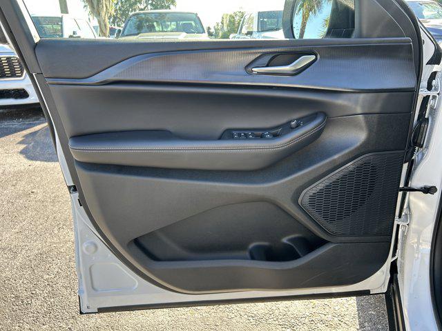 2026 Jeep Grand Cherokee Altitude 4x2