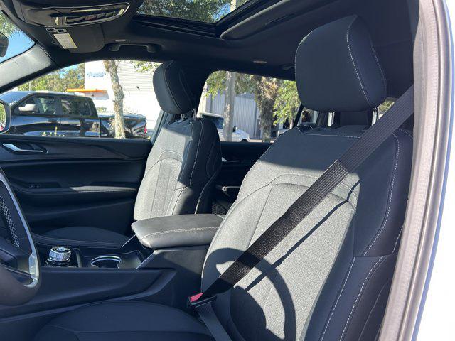 2026 Jeep Grand Cherokee Altitude 4x2