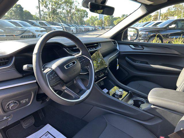 2026 Jeep Grand Cherokee Altitude 4x2