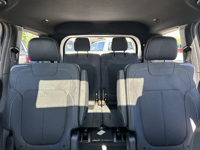 2026 Jeep Grand Cherokee Altitude 4x2