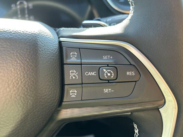 2026 Jeep Grand Cherokee Altitude 4x2