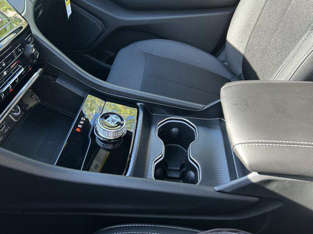 2026 Jeep Grand Cherokee Altitude 4x2