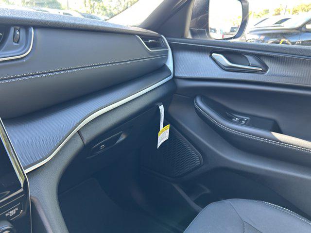 2026 Jeep Grand Cherokee Altitude 4x2