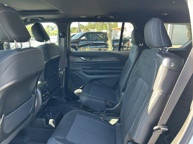 2026 Jeep Grand Cherokee Altitude 4x2