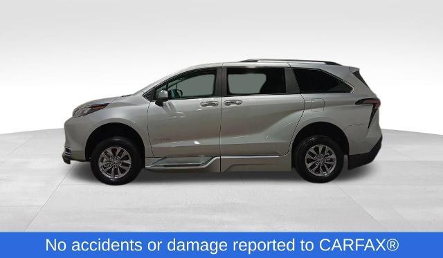 2024 Toyota Sienna XLE 8 Passenger
