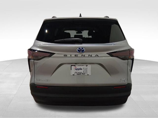 2024 Toyota Sienna XLE 8 Passenger