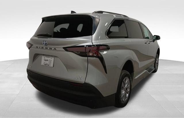 2024 Toyota Sienna XLE 8 Passenger