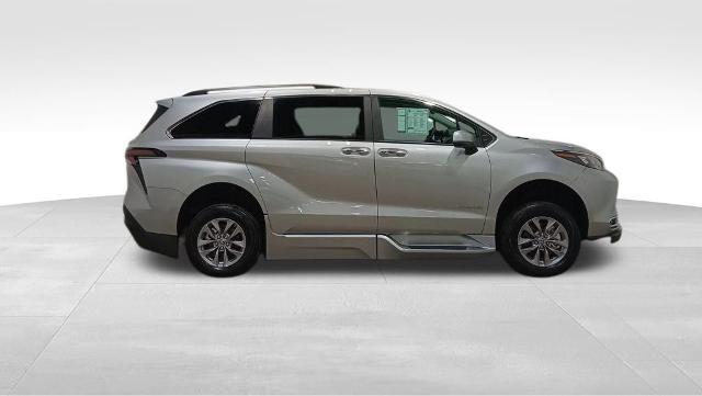 2024 Toyota Sienna XLE 8 Passenger