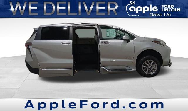 2024 Toyota Sienna XLE 8 Passenger