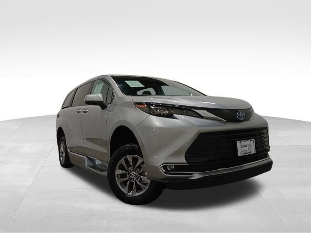 2024 Toyota Sienna XLE 8 Passenger