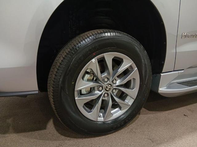 2024 Toyota Sienna XLE 8 Passenger