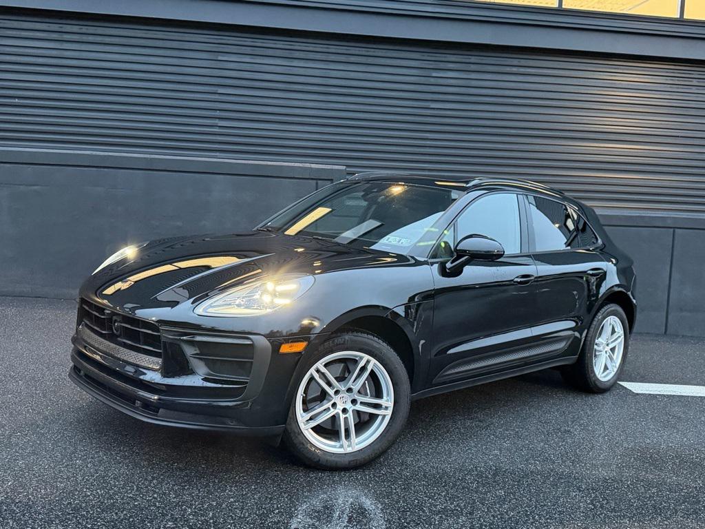 /2025 Porsche Macan