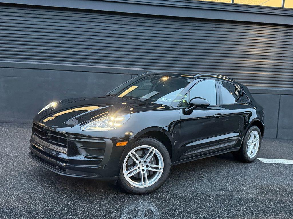 /2025 Porsche Macan
