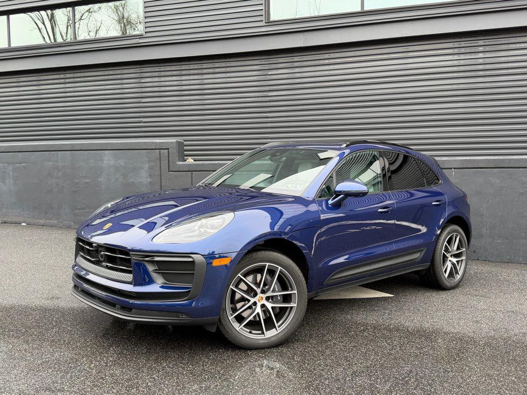 /2025 Porsche Macan