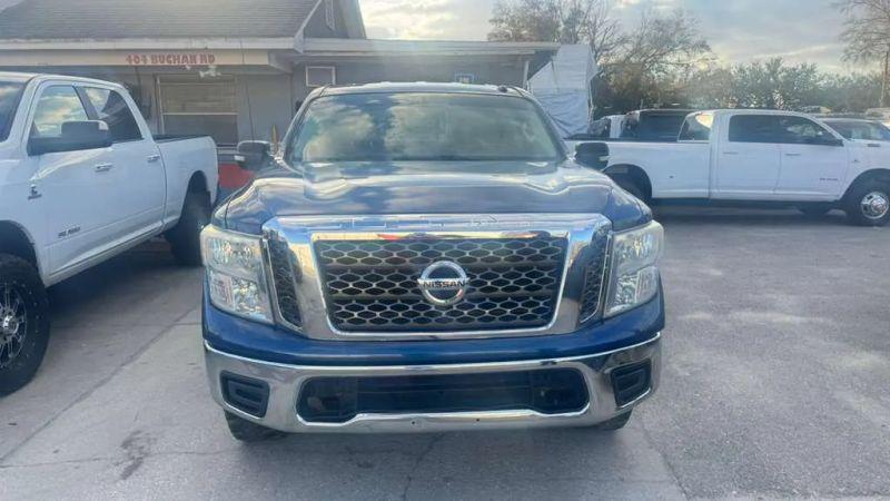 2017 Nissan Titan SV