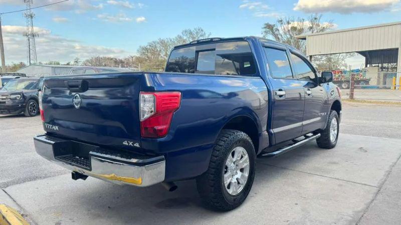 2017 Nissan Titan SV