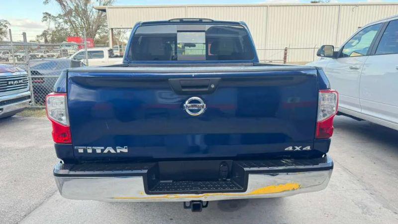 2017 Nissan Titan SV