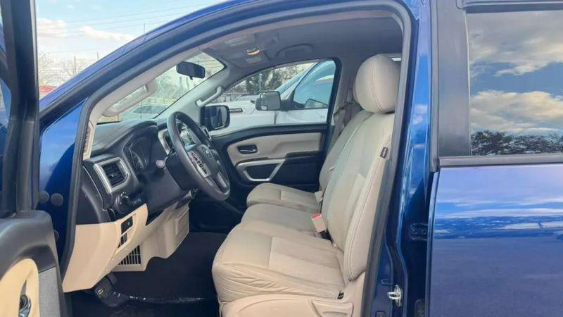 2017 Nissan Titan SV