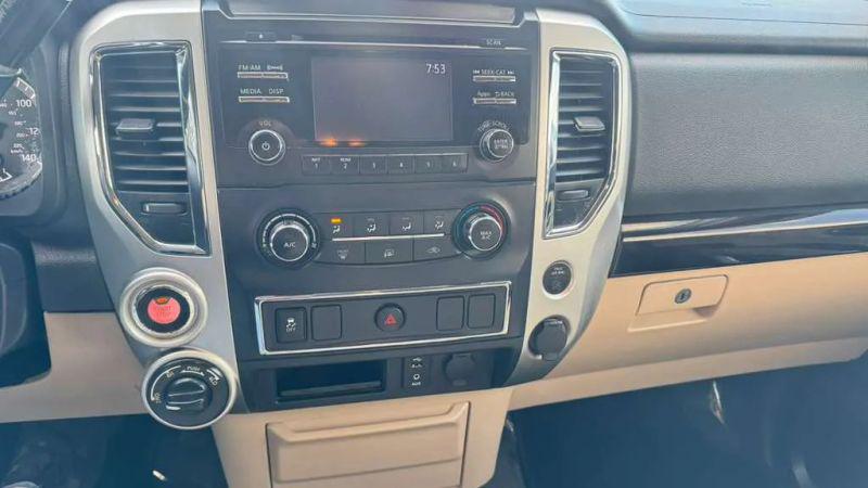 2017 Nissan Titan SV