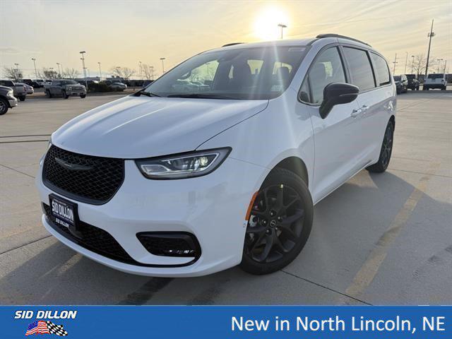 2026 Chrysler Pacifica Select for sale in Lincoln, NE