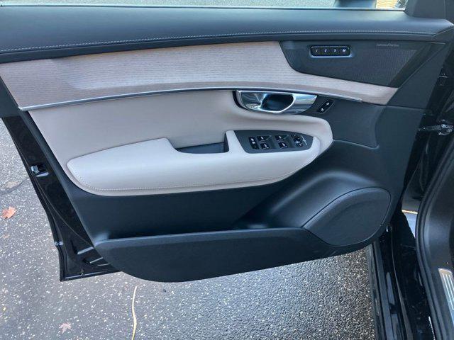 2026 Volvo XC90 Plus, B6 AWD Gas (mild hybrid), Gasoline, Bright, 6 Seats