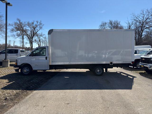 2025 Chevrolet Express Cutaway 4500 Van