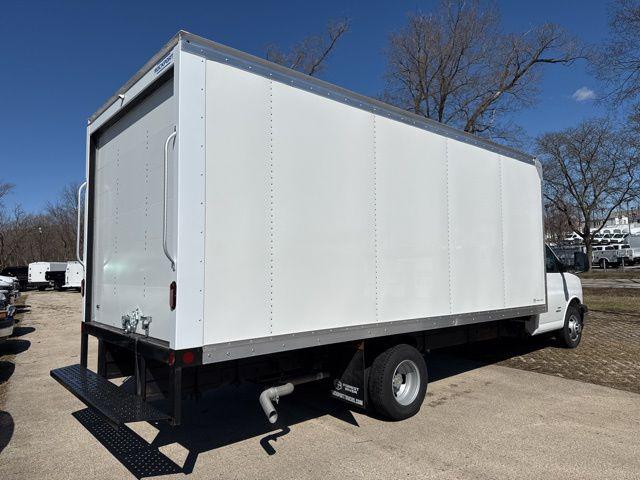 2025 Chevrolet Express Cutaway 4500 Van