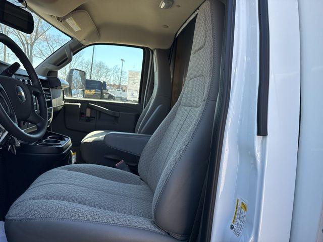 2025 Chevrolet Express Cutaway 4500 Van